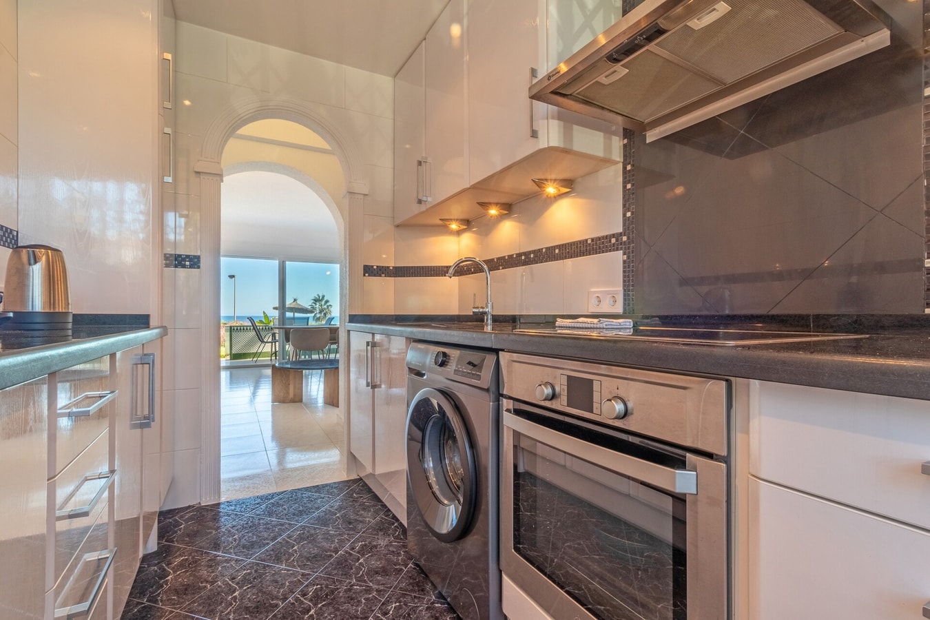 Castle & Sea Retreat: Stunning Views by Castle 25 LYX homes