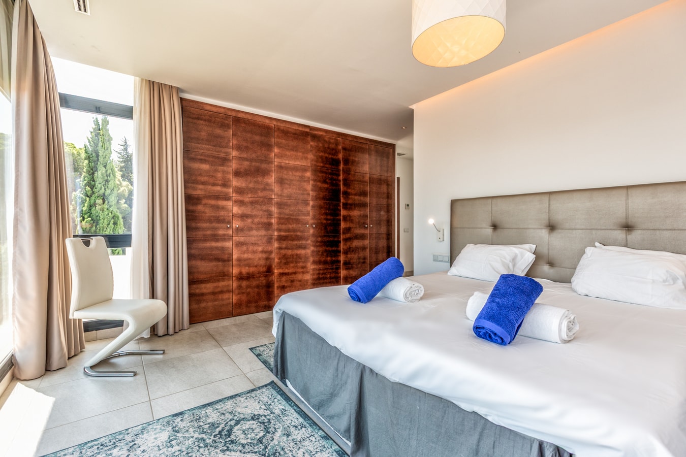 Villa Oasis | Private Pool & Jacuzzi | Sleeps 12 11 LYX homes
