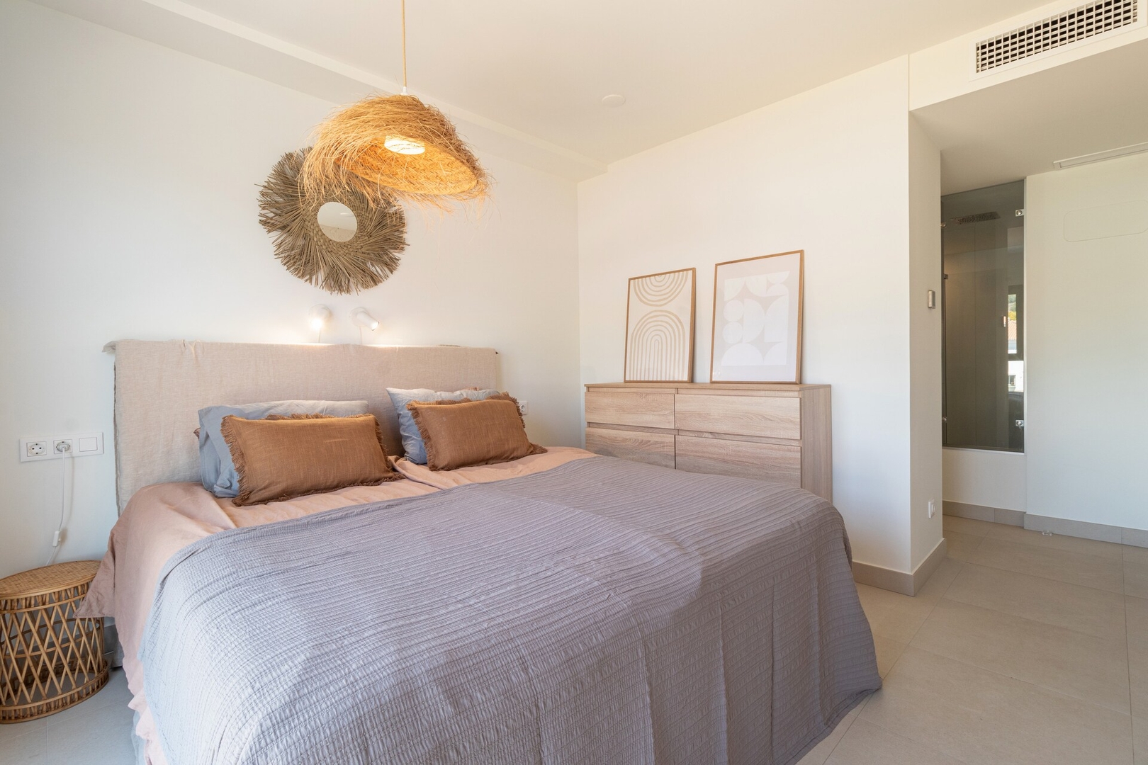 One Heights with panoramic views & shared pool 9 LYX homes