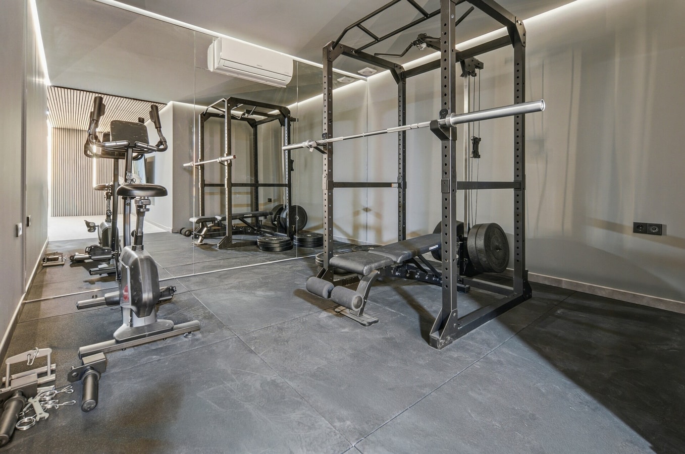 Villa Velaris | With Heated Pool, Cinema & Gym 40 LYX homes