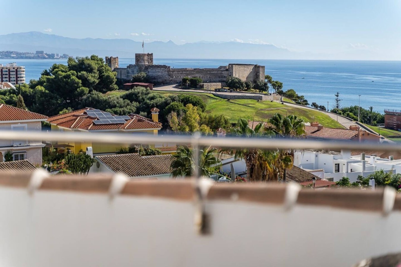 Castle View 2 - Heated pool, gym 17 LYX homes