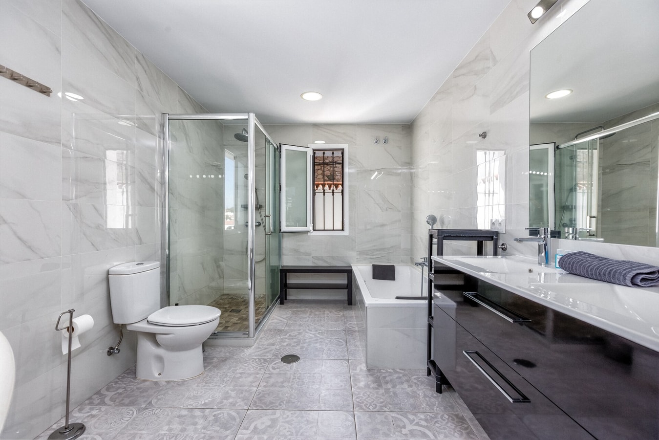 Nogali - Private heated pool-BBQ-sea view-parking 34 LYX homes