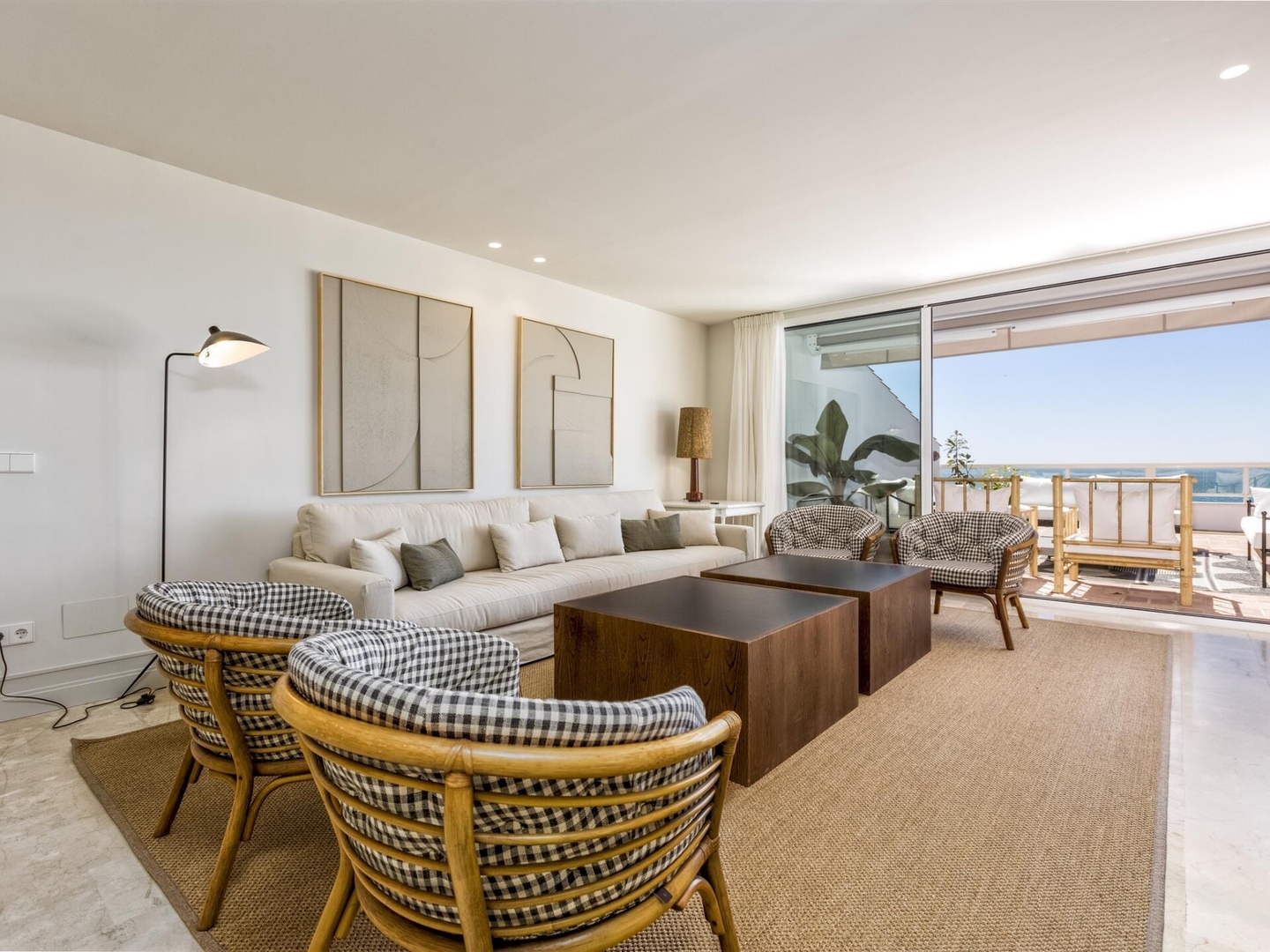 Beachfront penthouse with spectacular sea views 30 LYX homes