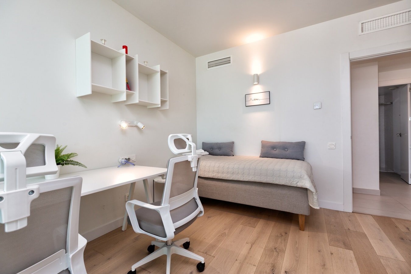 Peninsula · Peninsula / Terrace / Private parking / Pool 29 LYX homes