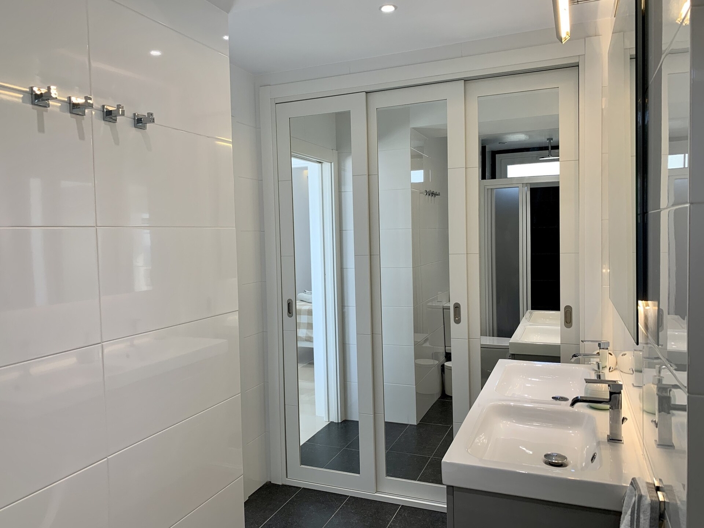 Seafront apartment with panoramic sea views 28 LYX homes