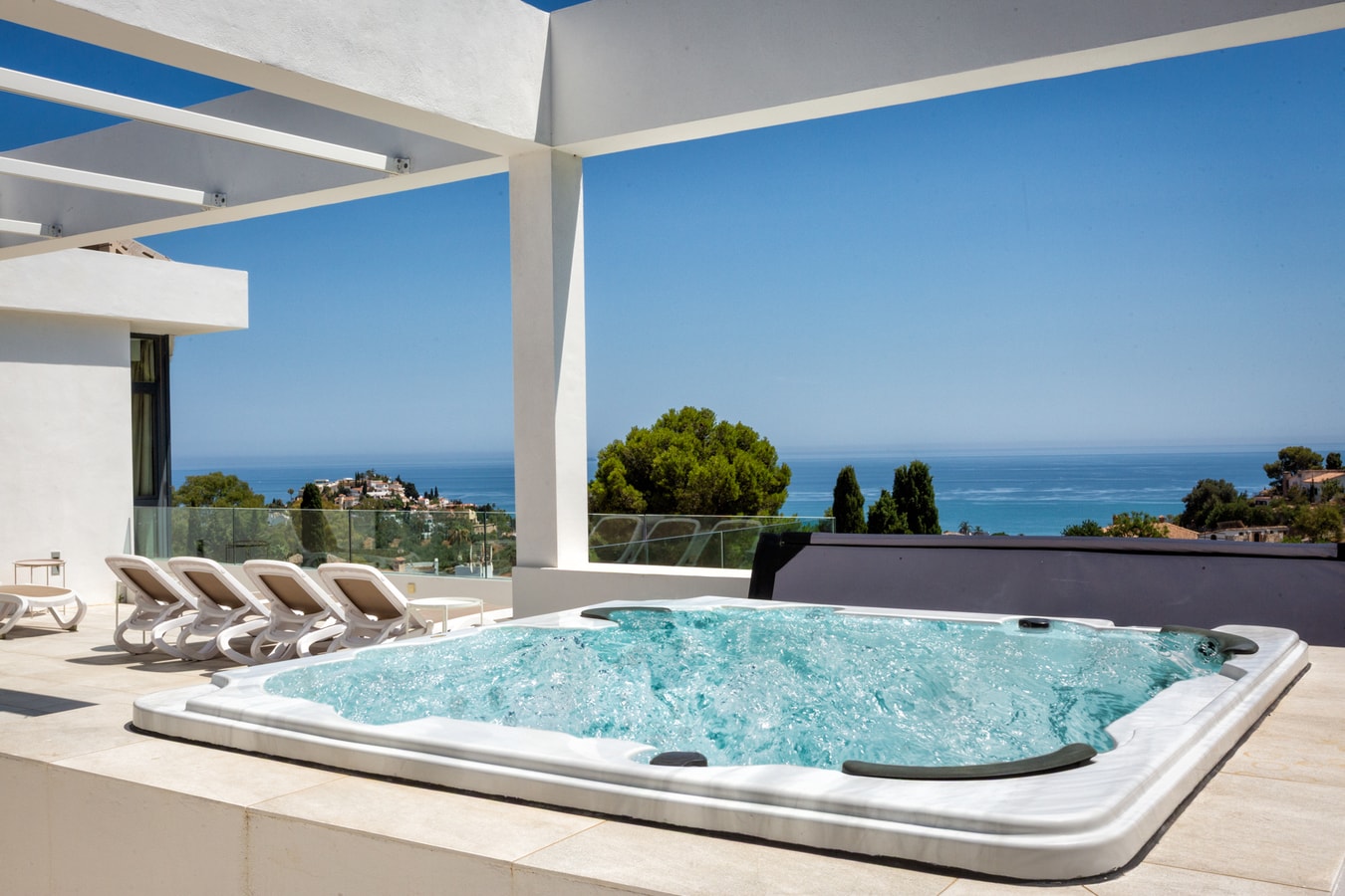 Villa Oasis | Private Pool & Jacuzzi | Sleeps 12 1 LYX homes