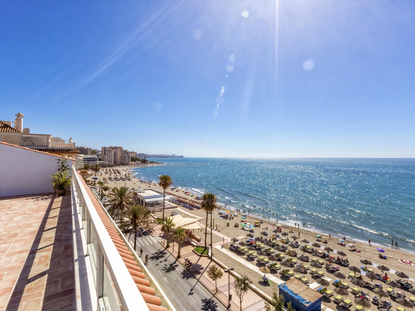 Beachfront penthouse with spectacular sea views 15 LYX homes