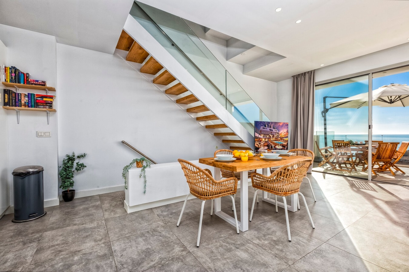 PALM BEACH B5 · Palm Beach - Family Home, Pool, Stunning Sea Views 10 LYX homes