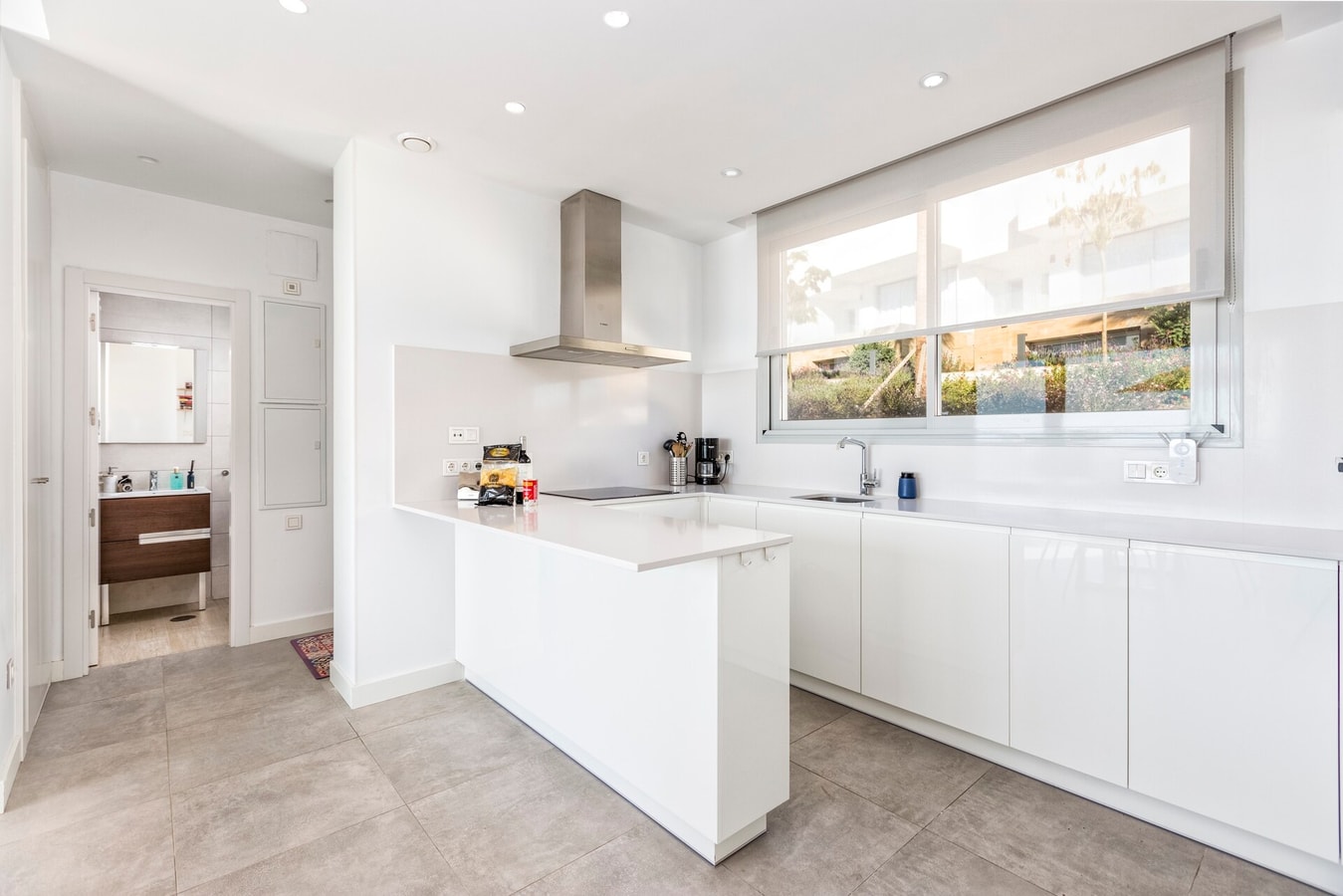 PALM BEACH B5 · Palm Beach - Family Home, Pool, Stunning Sea Views 3 LYX homes
