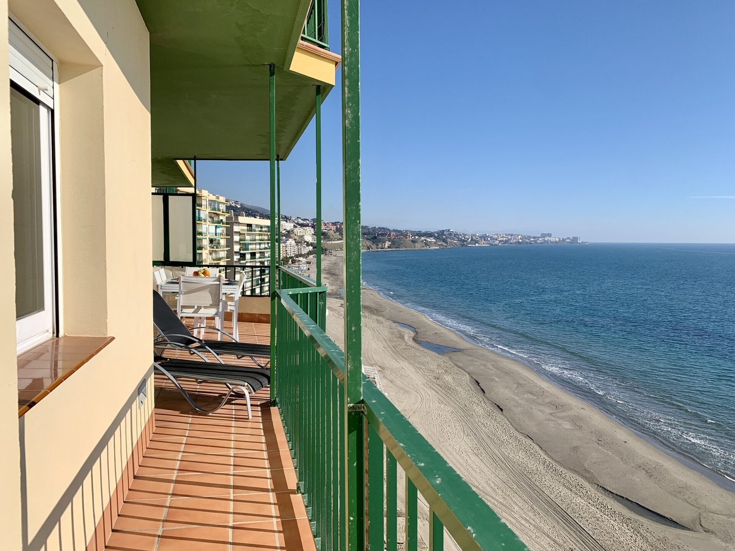 Seafront apartment with panoramic sea views 11 LYX homes