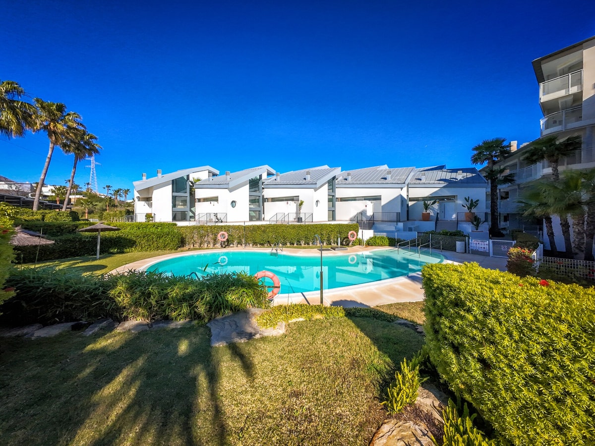 Peninsula · Peninsula / Terrace / Private parking / Pool 7 LYX homes