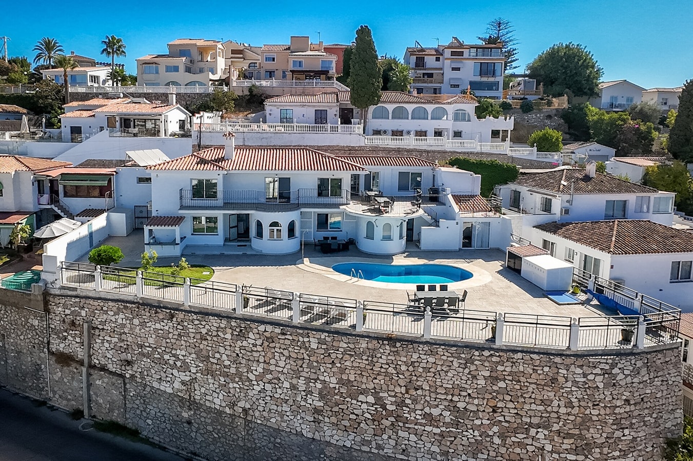 Nogali - Private heated pool-BBQ-sea view-parking 26 LYX homes