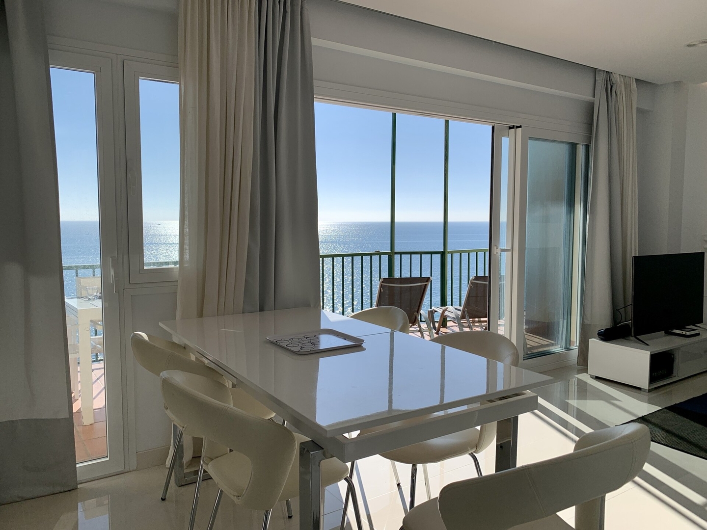 Seafront apartment with panoramic sea views 20 LYX homes