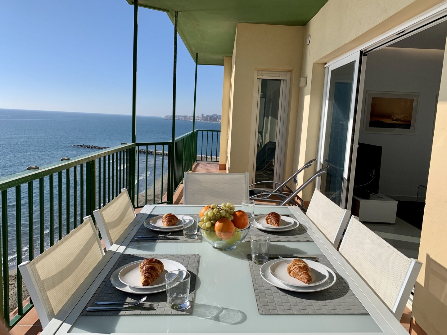 Seafront apartment with panoramic sea views 8 LYX homes