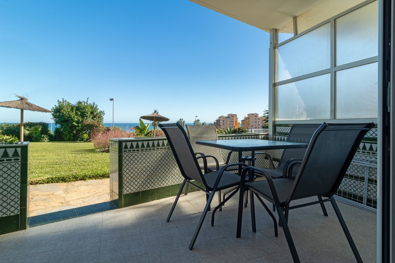 Castle & Sea Retreat: Stunning Views by Castle 34 LYX homes