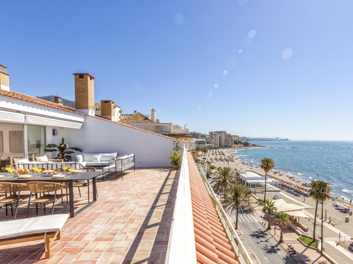 Beachfront penthouse with spectacular sea views 14 LYX homes