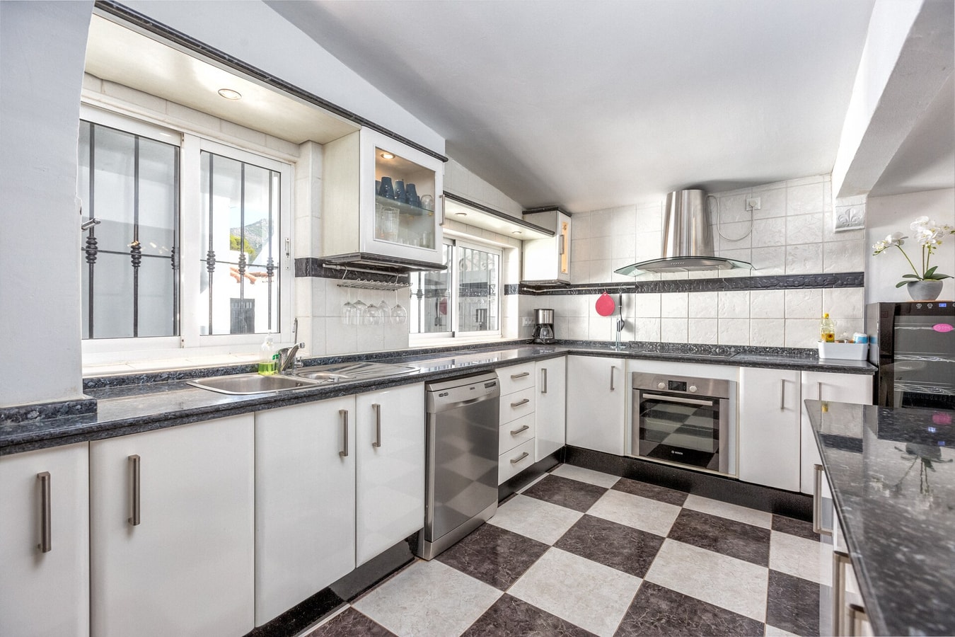 Nogali - Private heated pool-BBQ-sea view-parking 47 LYX homes