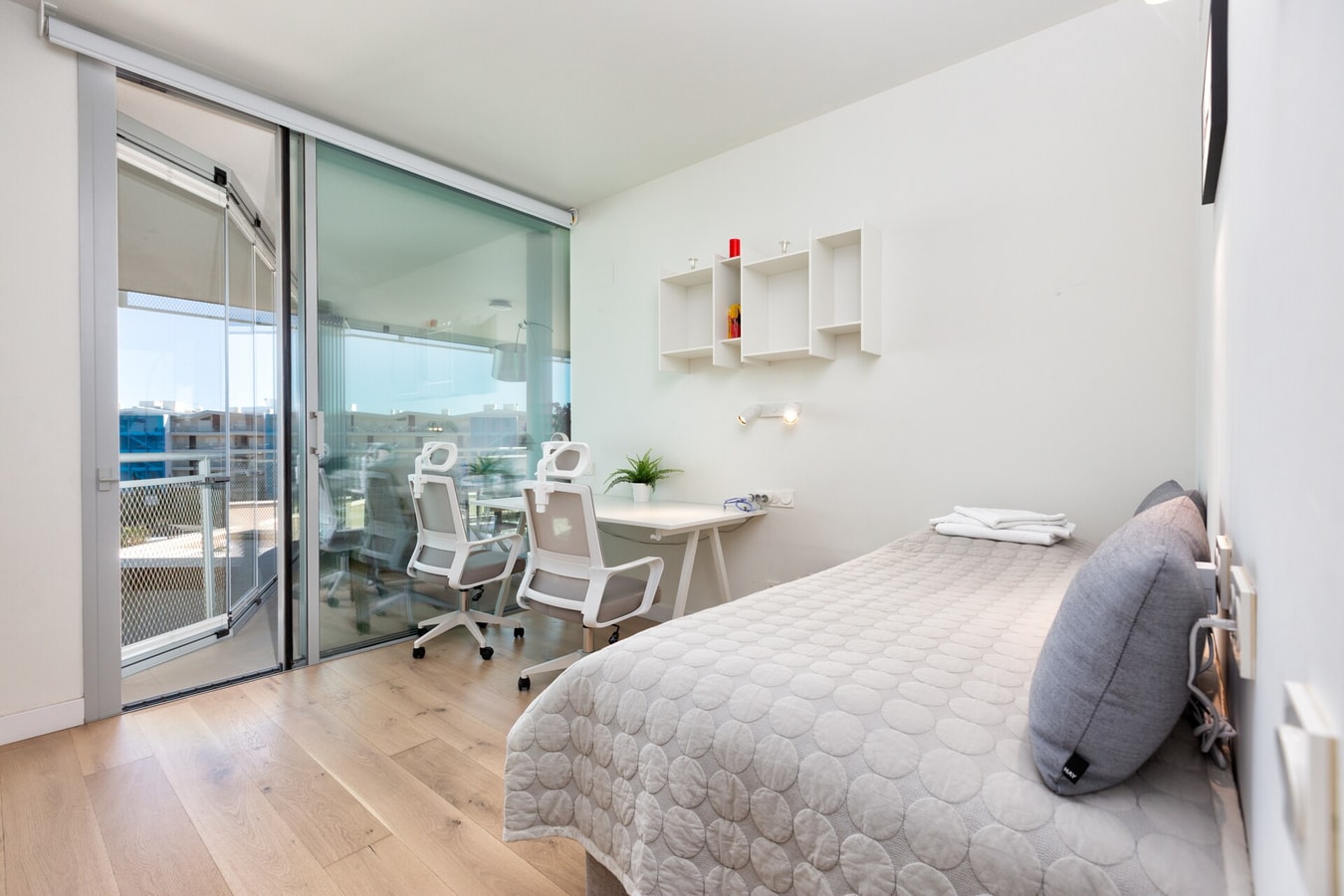 Peninsula · Peninsula / Terrace / Private parking / Pool 27 LYX homes