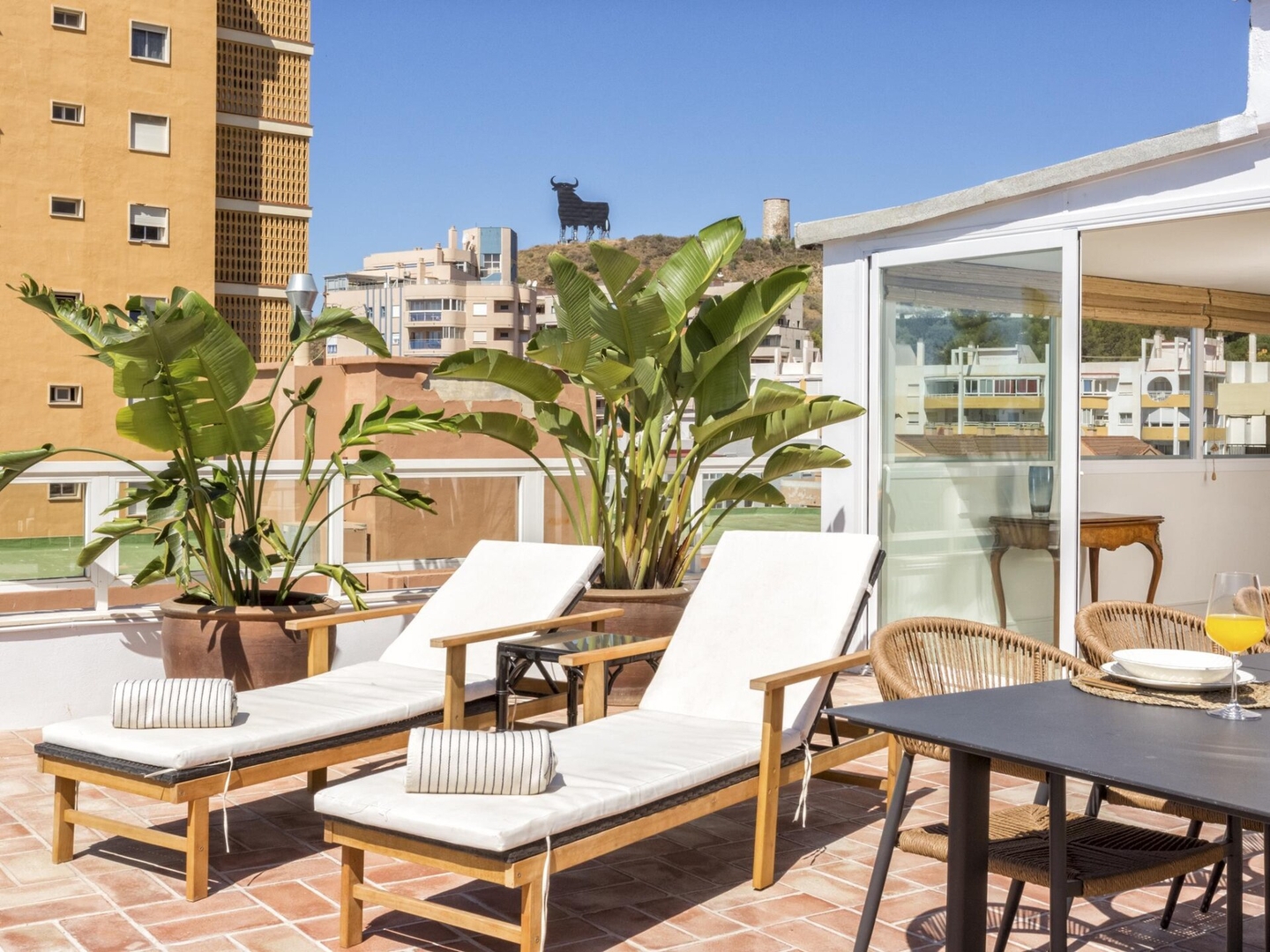 Beachfront penthouse with spectacular sea views 23 LYX homes