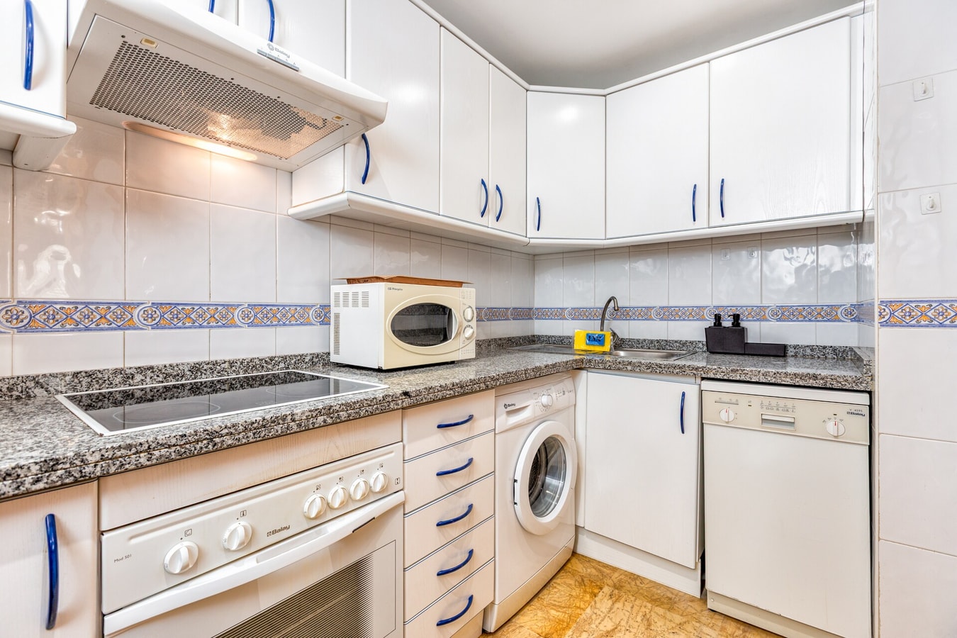 Doña Sofia Beachside Apartment 17 LYX homes