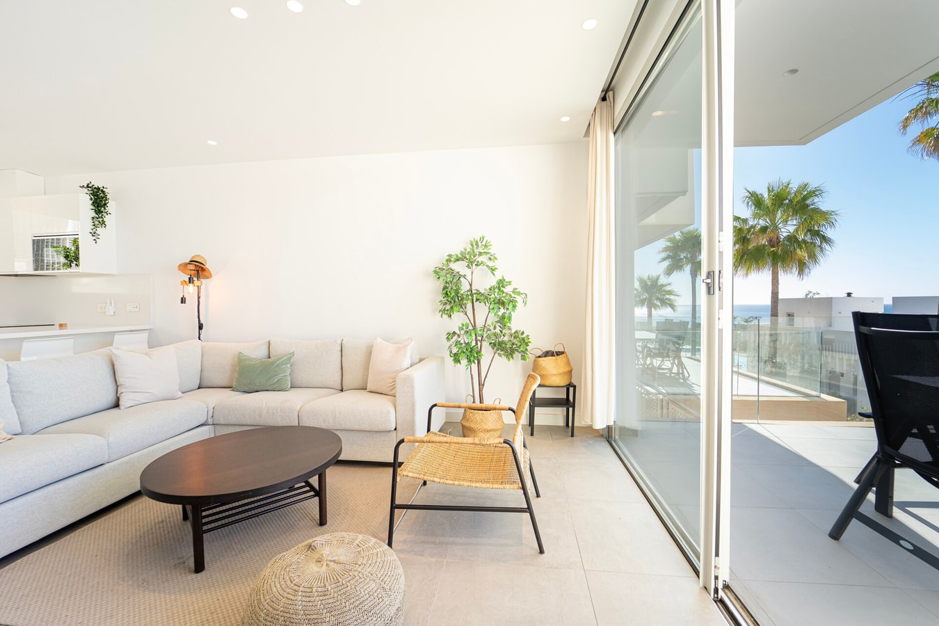 Palm Beach - Shared pool, private parking, views 37 LYX homes