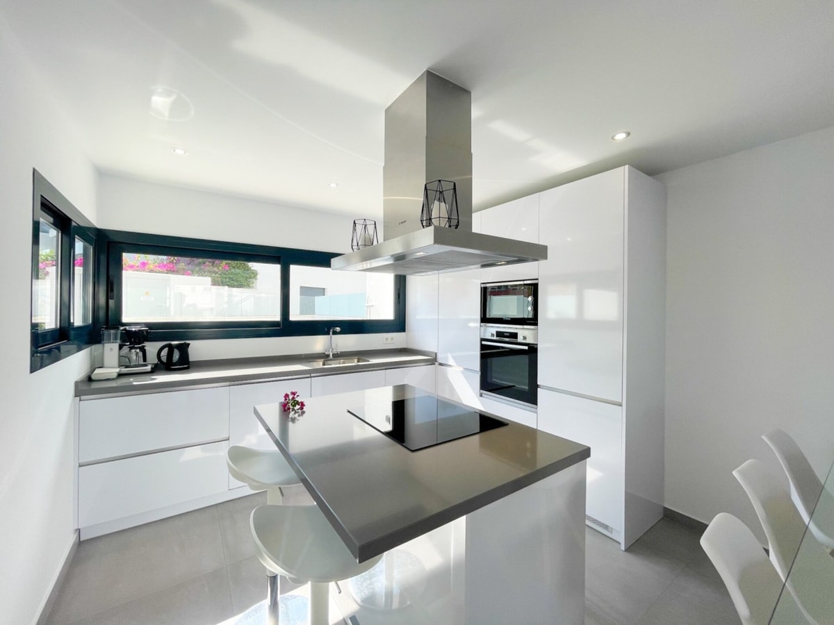 Casa Vistamar - Lovely family home with pool & BBQ 10 LYX homes