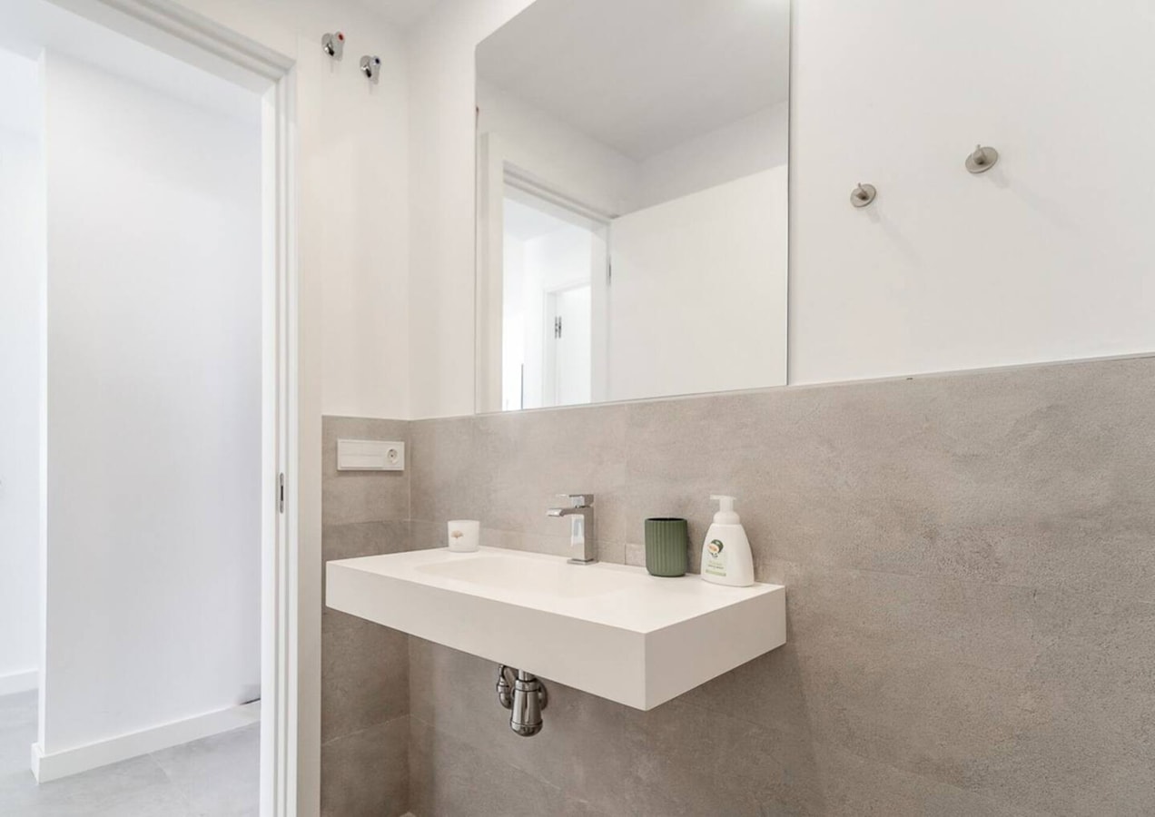 Castle View 2 - Heated pool, gym 27 LYX homes