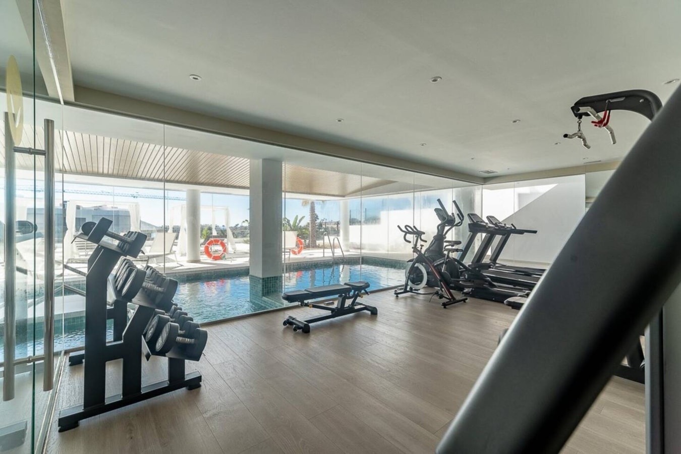 Castle View 2 - Heated pool, gym 6 LYX homes