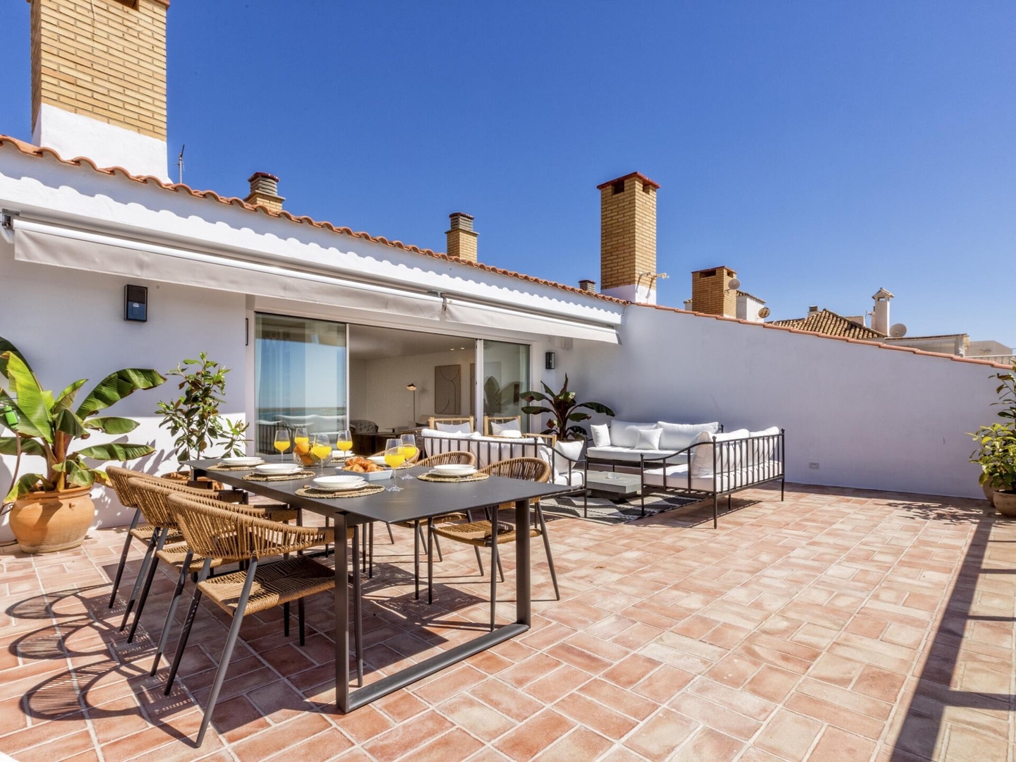 Beachfront penthouse with spectacular sea views 25 LYX homes