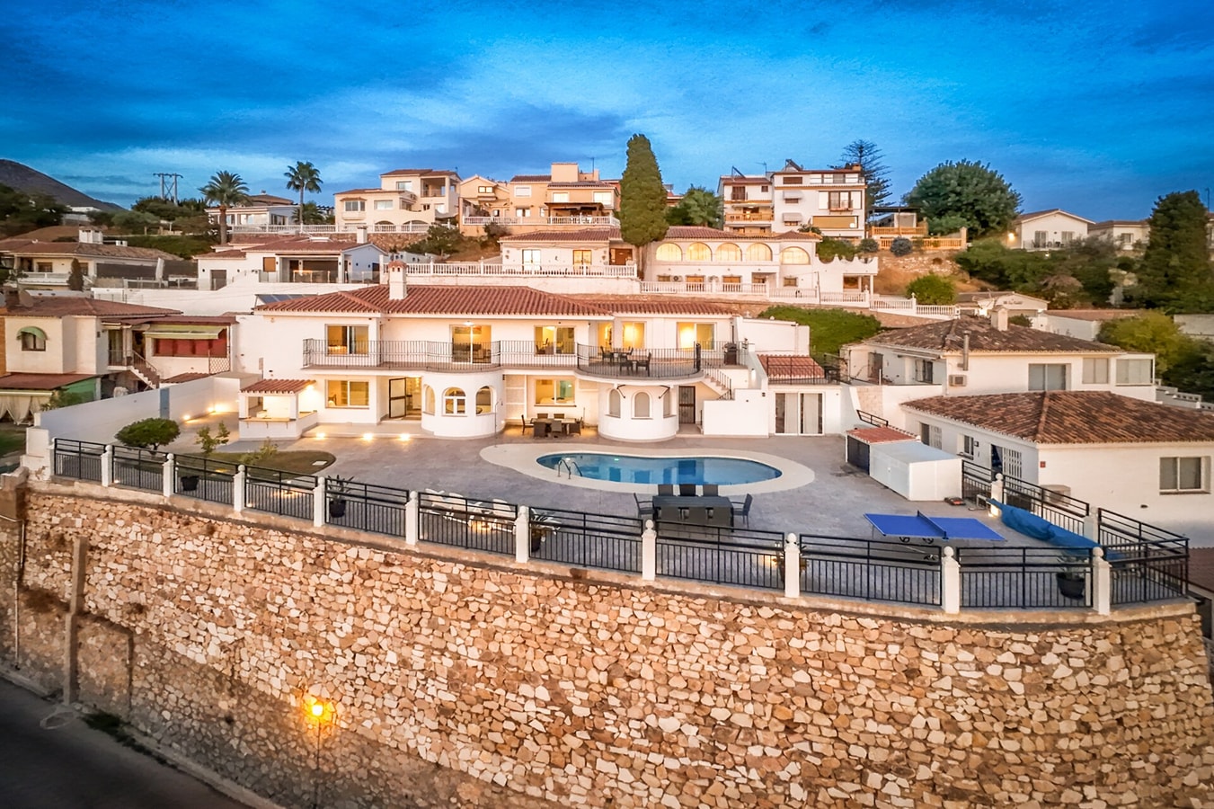 Nogali - Private heated pool-BBQ-sea view-parking 84 LYX homes