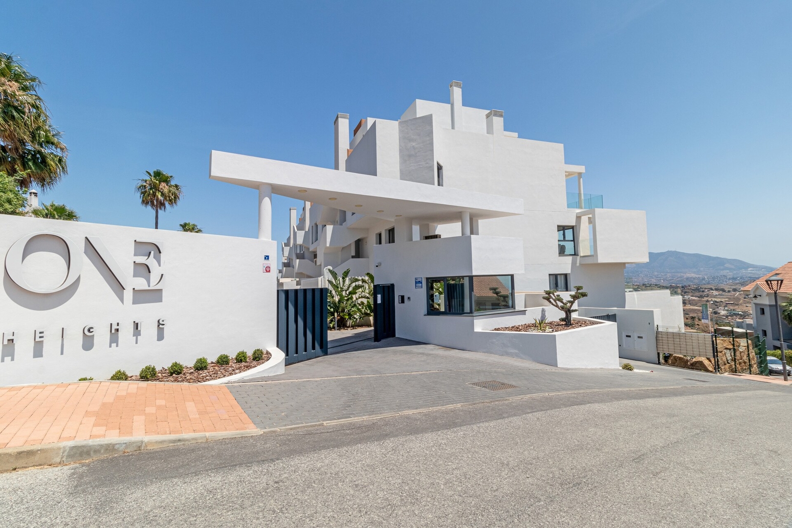 One Heights with panoramic views & shared pool 33 LYX homes