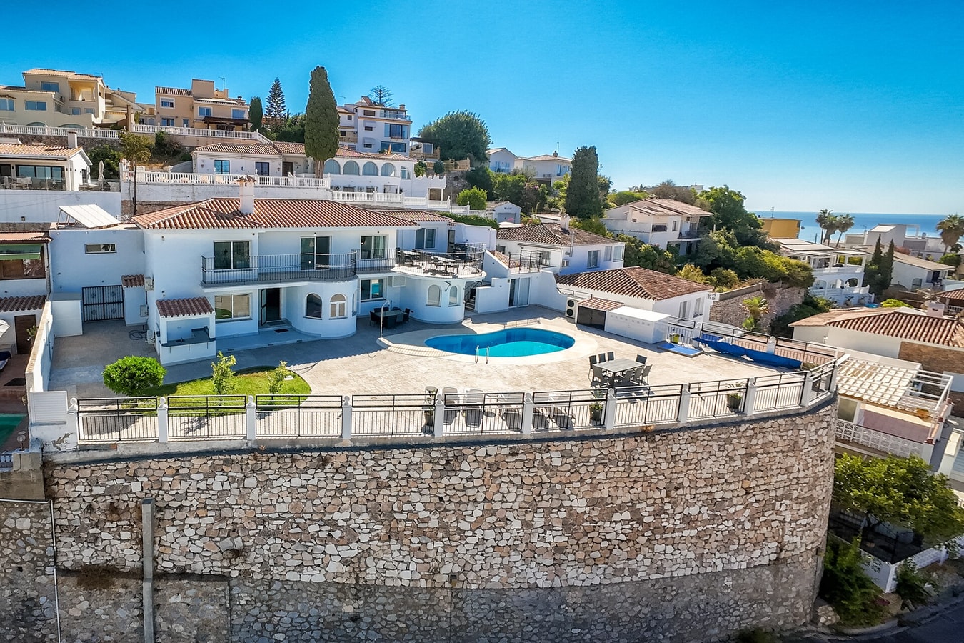 Nogali - Private heated pool-BBQ-sea view-parking LYX homes