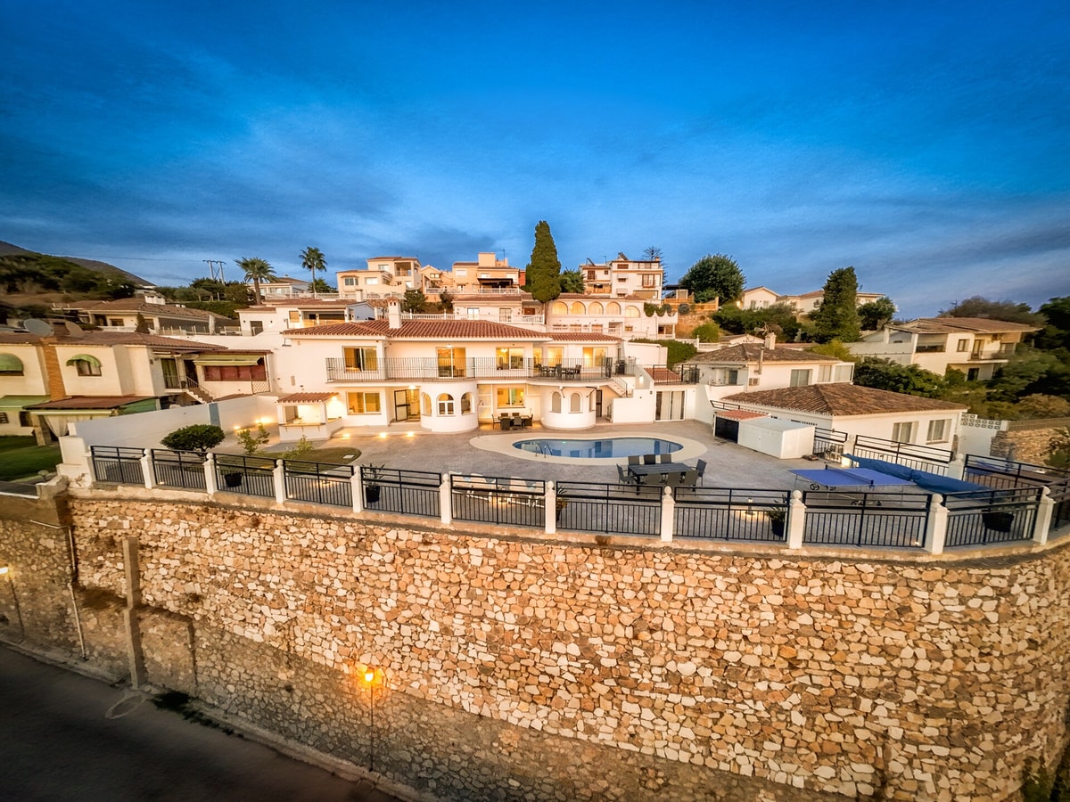 Nogali - Private heated pool-BBQ-sea view-parking 80 LYX homes