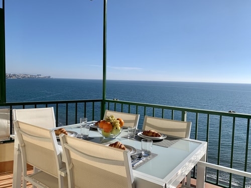 Seafront apartment with panoramic sea views