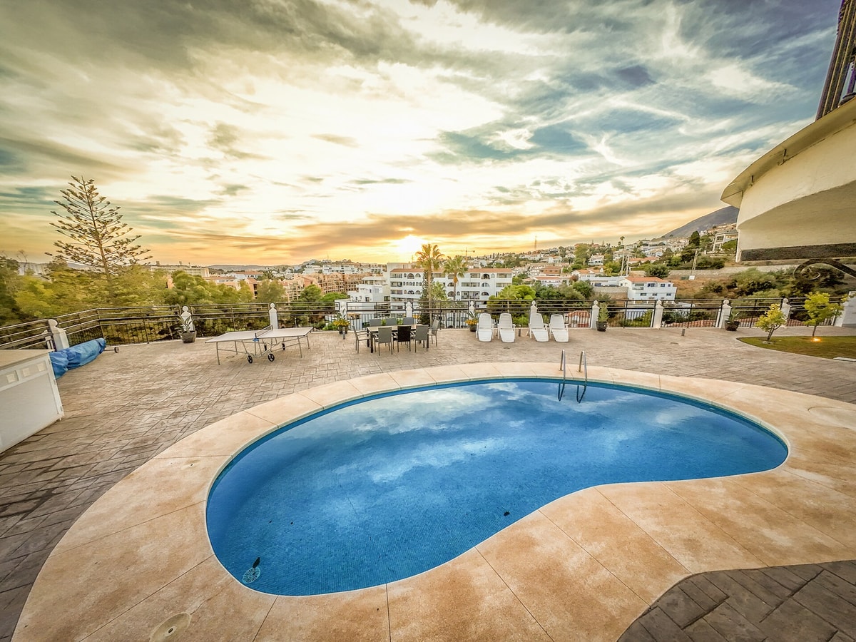 Nogali - Private heated pool-BBQ-sea view-parking 78 LYX homes