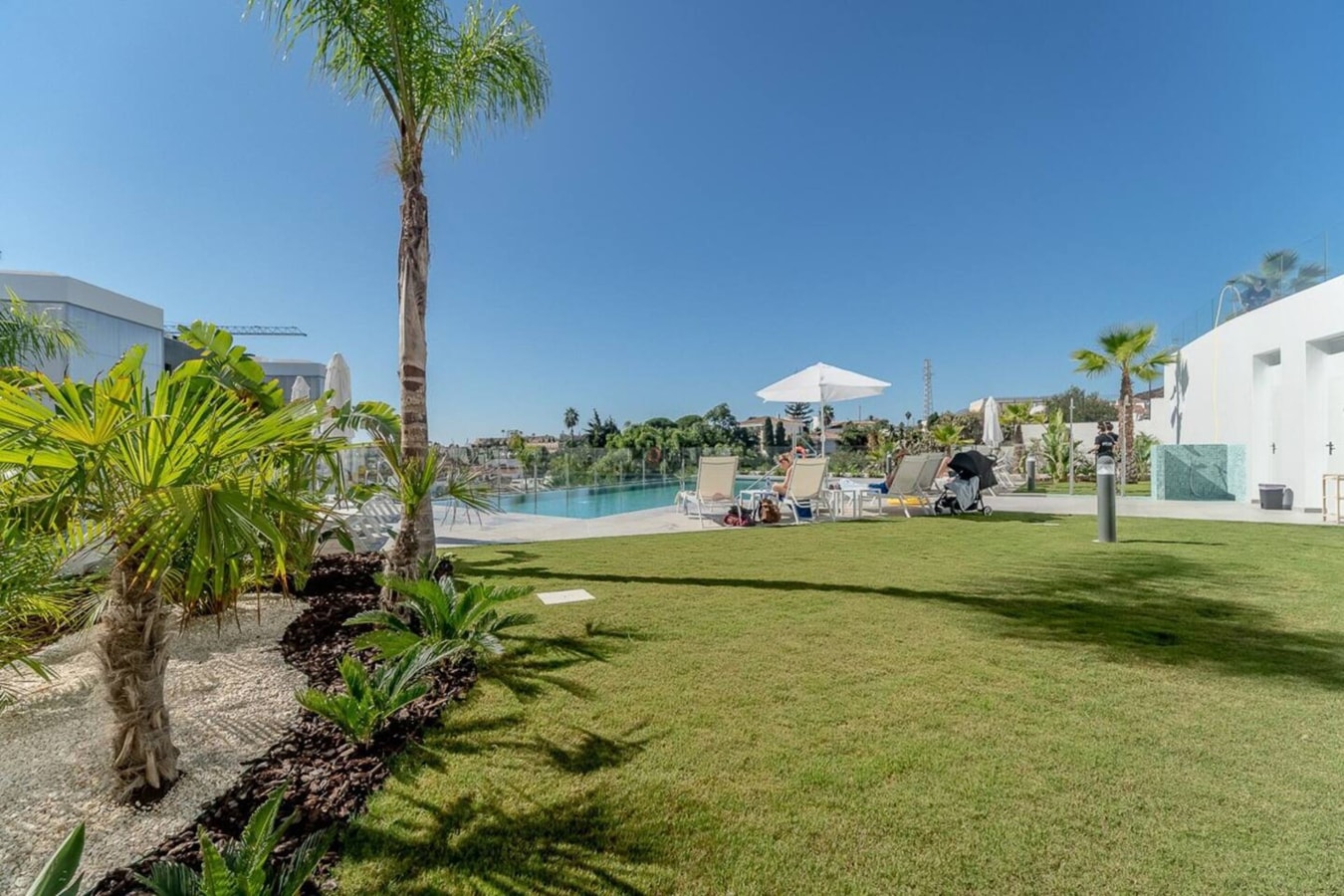 Castle View 2 - Heated pool, gym 25 LYX homes