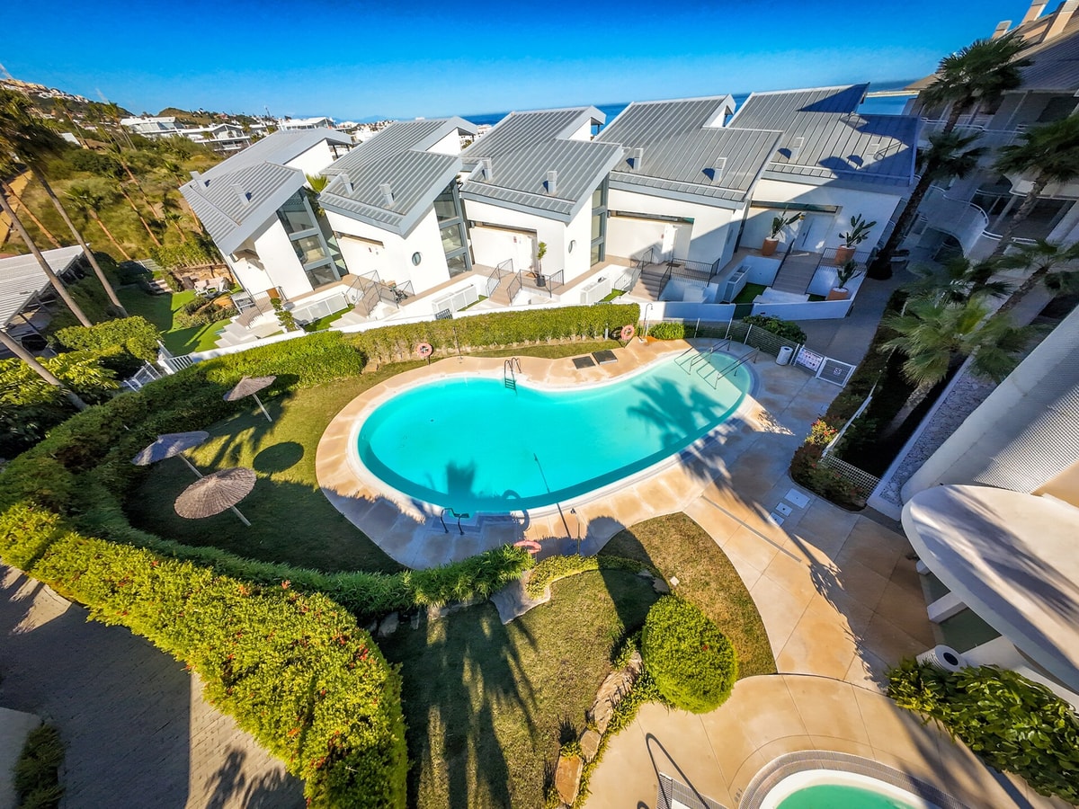 Peninsula · Peninsula / Terrace / Private parking / Pool 8 LYX homes