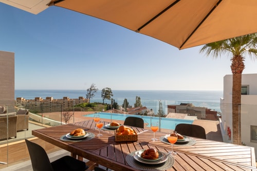 Palm Beach C5 - Family home with seaviews & shared pool