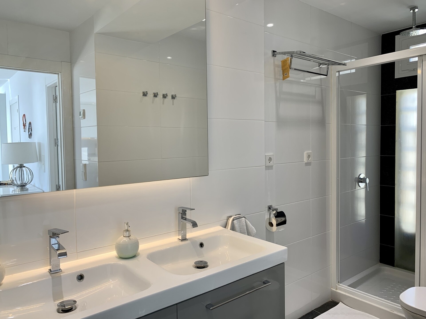 Seafront apartment with panoramic sea views 27 LYX homes