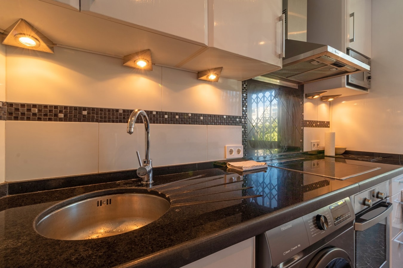 Castle & Sea Retreat: Stunning Views by Castle 26 LYX homes