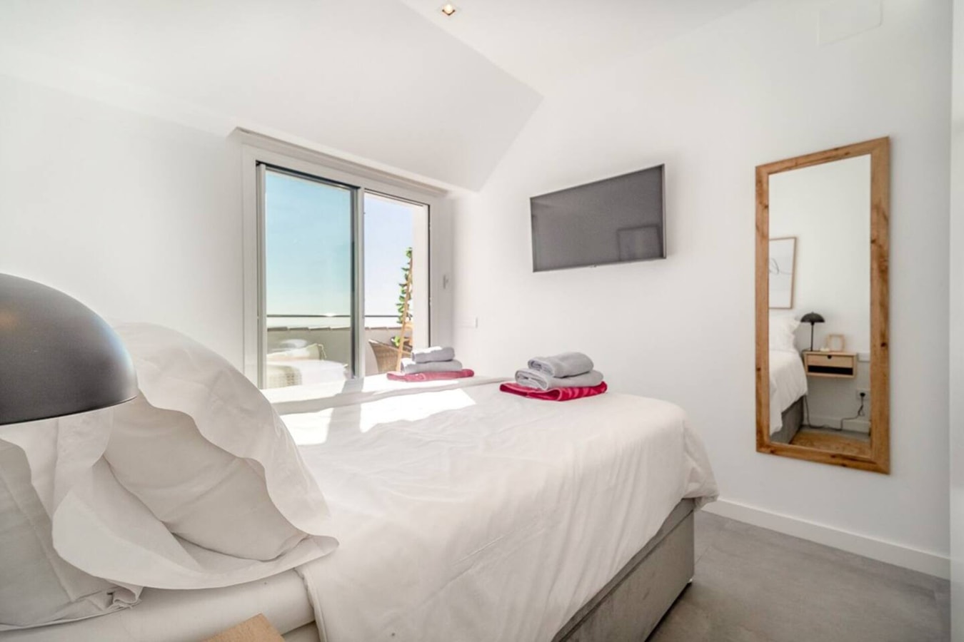 Castle View 2 - Heated pool, gym 1 LYX homes