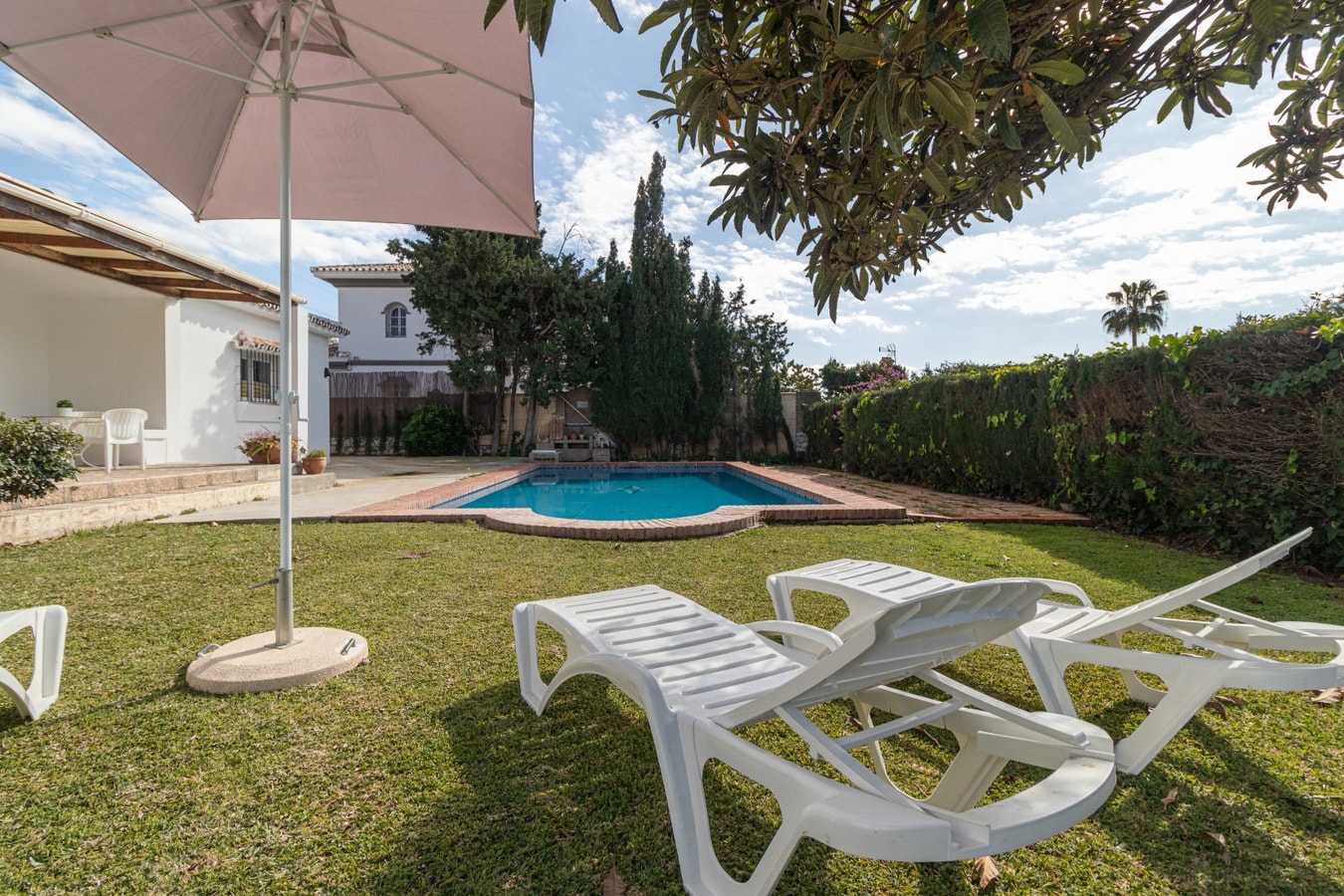 Casa Azul Sereno con piscina y jardín 12 LYX homes