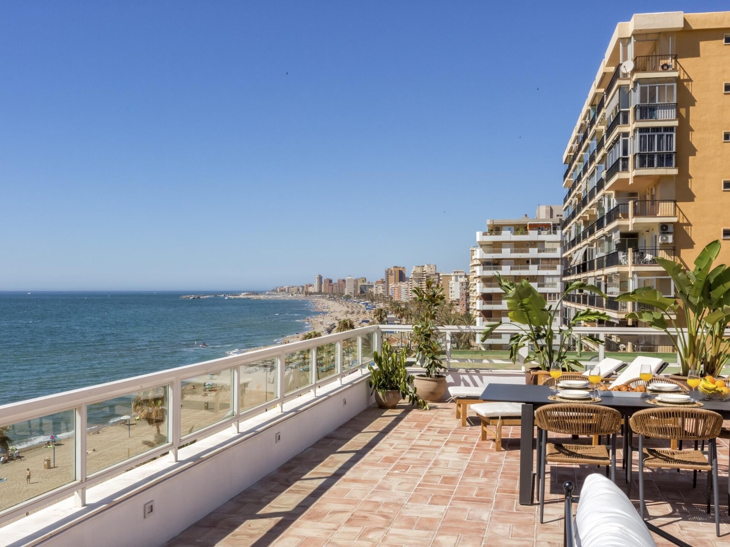 Beachfront penthouse with spectacular sea views 19 LYX homes