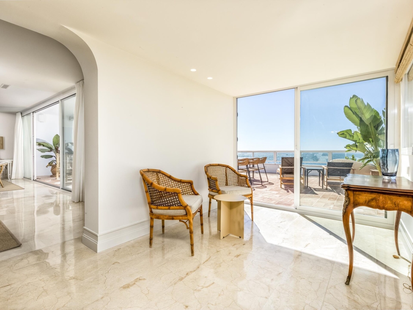 Beachfront penthouse with spectacular sea views 13 LYX homes