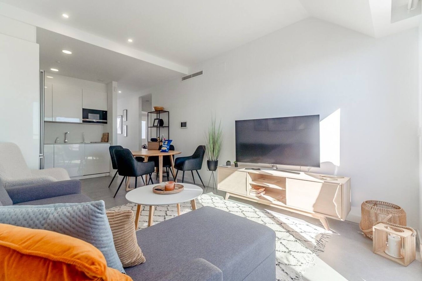Castle View 2 - Heated pool, gym 22 LYX homes