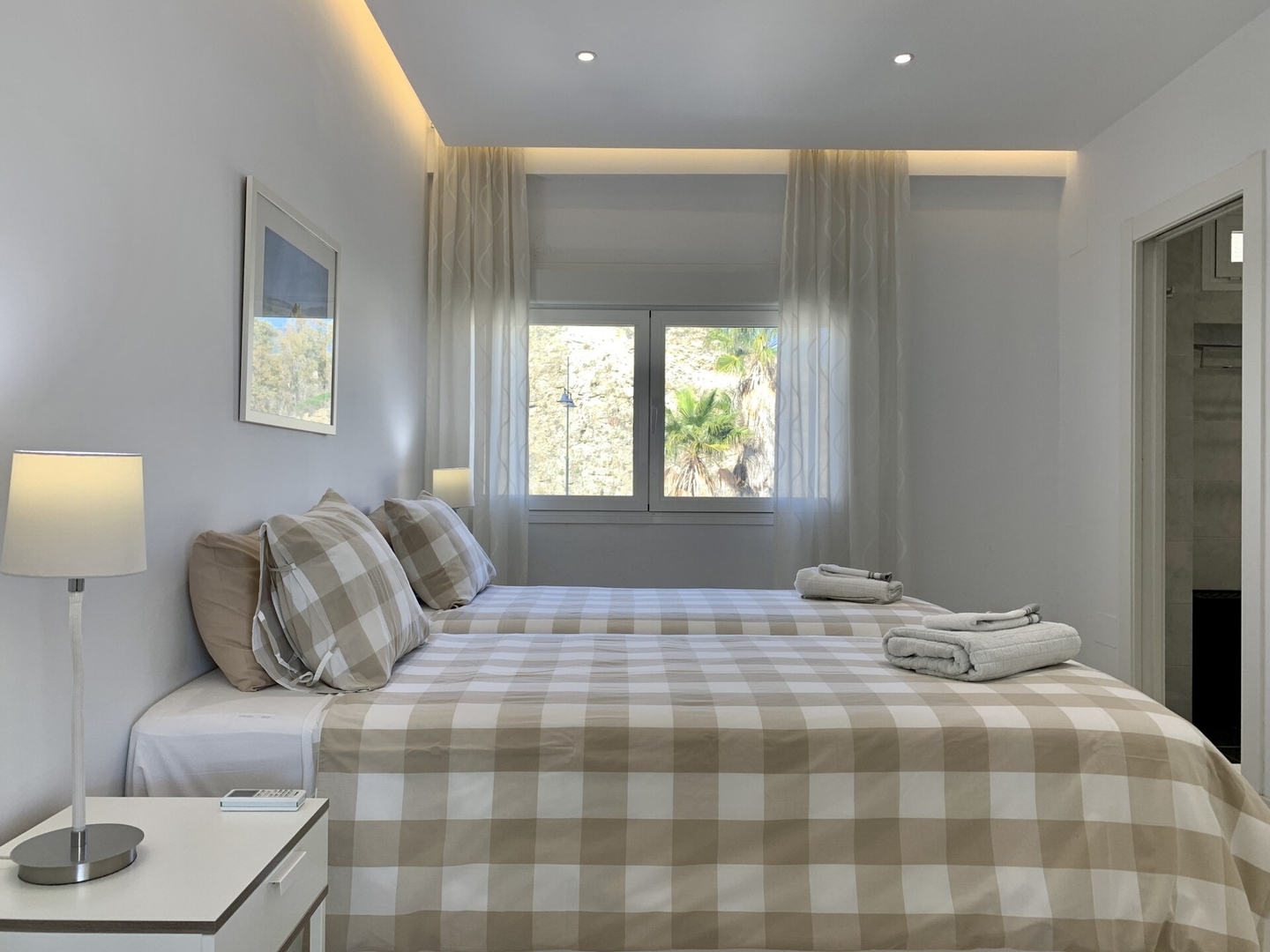 Seafront apartment with panoramic sea views 29 LYX homes