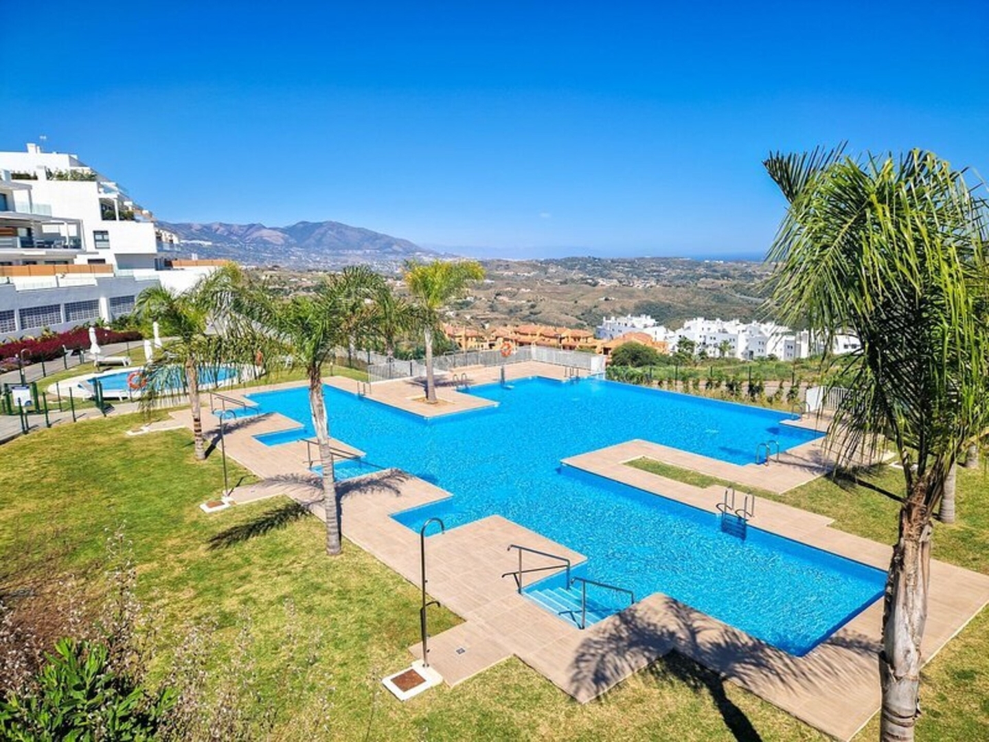 One Heights with panoramic views & shared pool 36 LYX homes