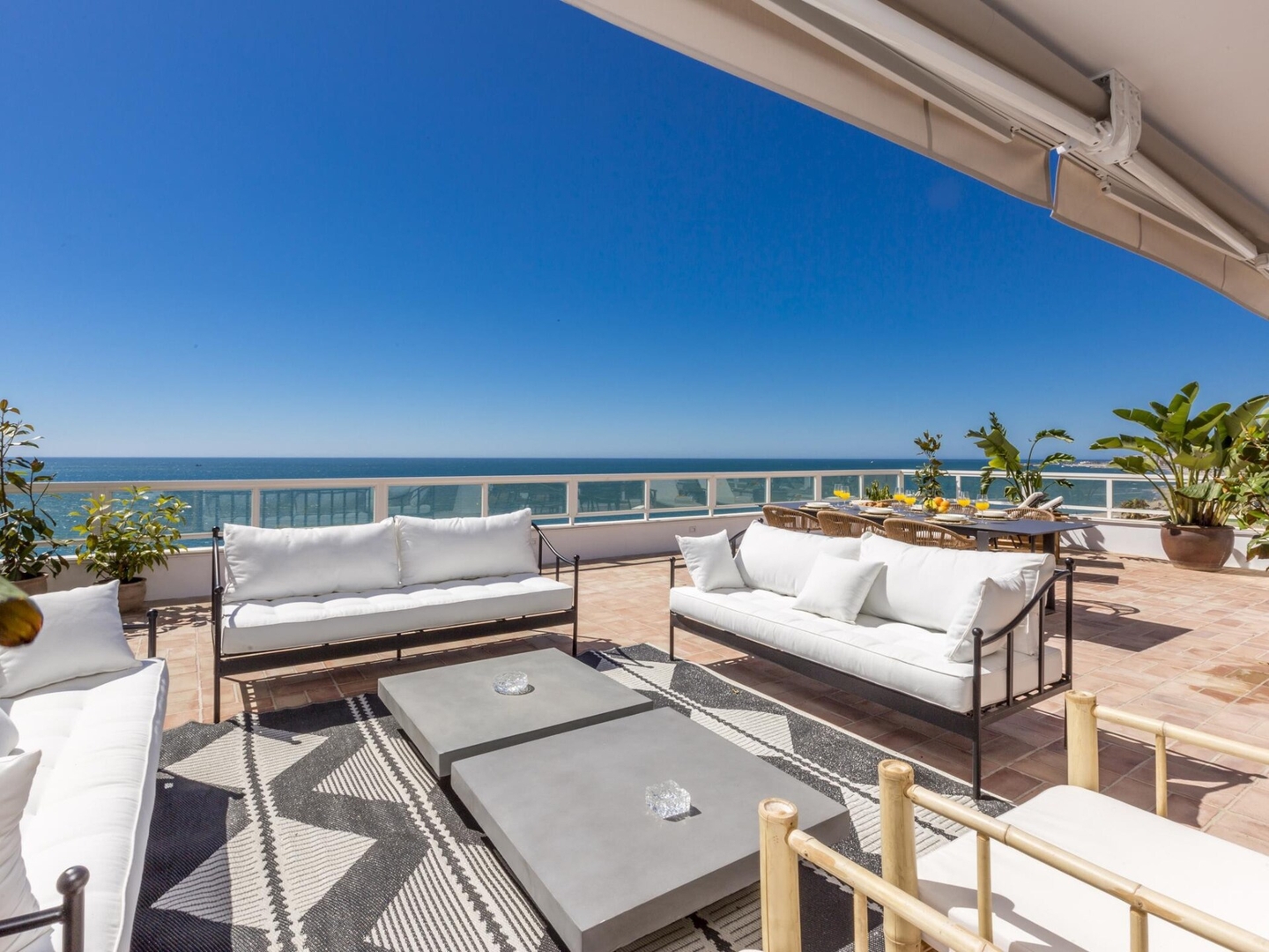 Beachfront penthouse with spectacular sea views 28 LYX homes