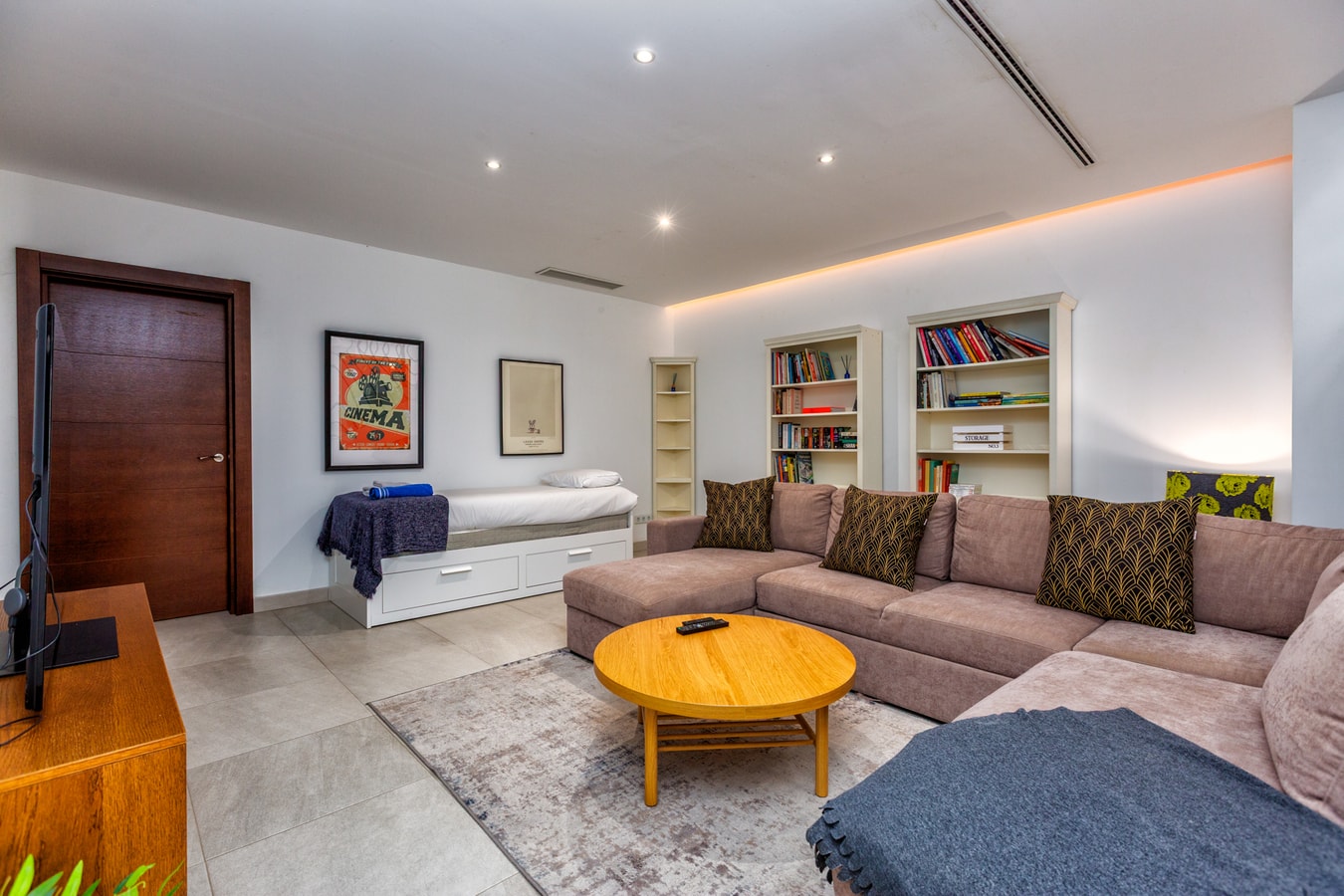 Villa Oasis | Private Pool & Jacuzzi | Sleeps 12 4 LYX homes