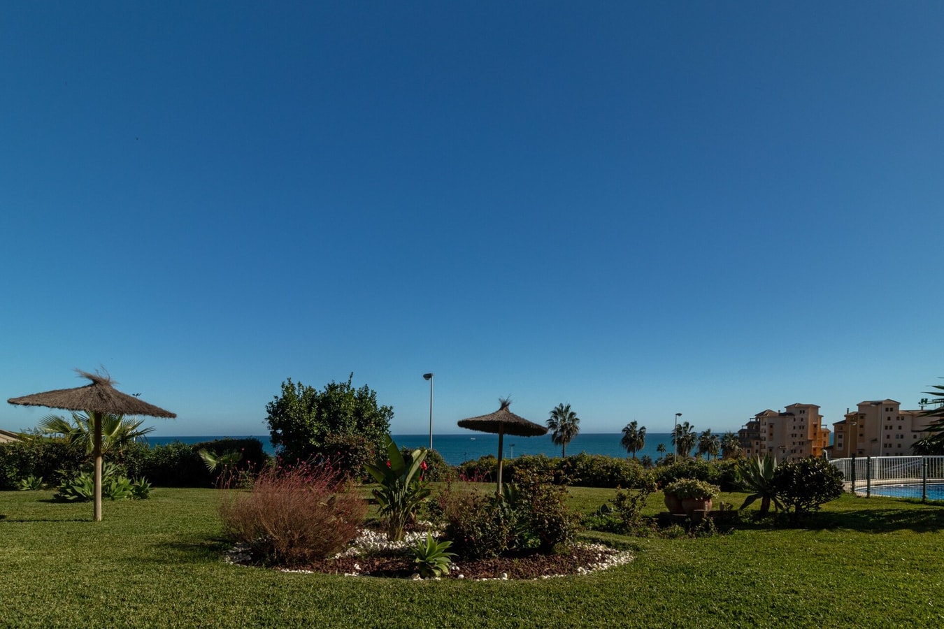 Castle & Sea Retreat: Stunning Views by Castle 35 LYX homes